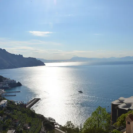 מלון דירות Hills 4*