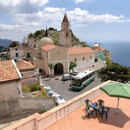 מלון דירות Hills