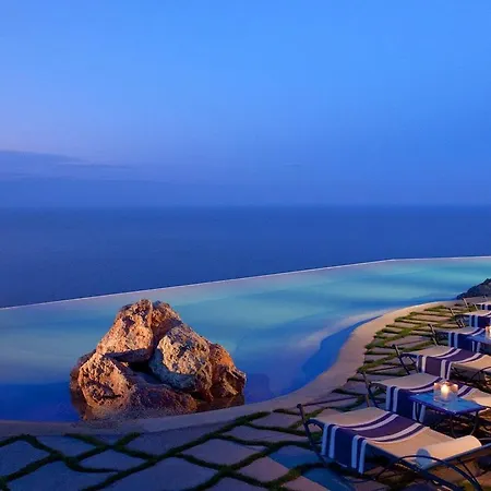 Hills Aparthotel